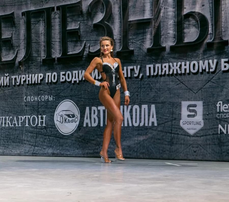 Яна в сценическом образе на турнире